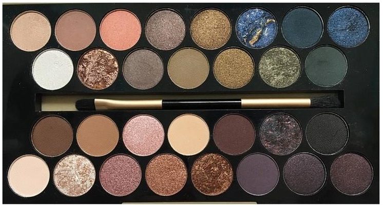 REVOLUTION 30 Eyeshadow Palette